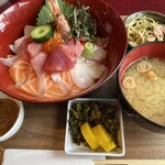 大名やぶれかぶれ - 海鮮丼＝1800円
(ランチ限定メニュー)
