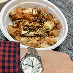 やきとりたけちゃん - 久しぶりの焼鳥丼。肉量もサービスで増し増し！(^o^)