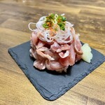 串焼キ カメチヨ・シャルボン - 鶏ももタタキ〜ゴマ油和え〜