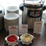 ベイクオーレ - ビーフカレー、お味噌汁