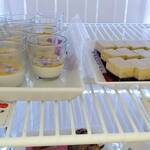 ベイクオーレ - ココナッツパンナコッタパッションソース、バナナチーズケーキ