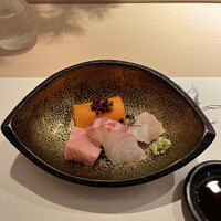 寿司と日本料理 銀座 一 - お造り(メジマグロ、タイ、ヒラメ)