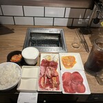 焼肉ライク 渋谷宇田川町店 - オールスターセット（牛タン&上ロース&匠カルビ&バラカルビ&牛ホルモン）、メガコーラ