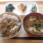 トーコーキッチン - 野菜のキッシュ　副菜二品、豚汁、ご飯