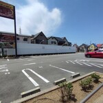 ブロンコビリー - 広い駐車場