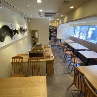 １階10名様、２階席20名様までお座り頂けます【貸切OK】