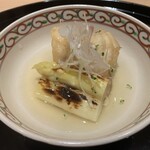 まき村 - 鮎魚女の唐揚げと焼いた白アスパラ　銀餡がけ