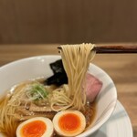 酒肴場 屯 - ツルパツ細ストレート麺の食感も抜群