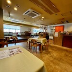 きくやキッチン - 広い店内