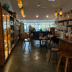 NADHI heritage - 文房具屋さんのストックをスタイリッシュに収納して店のデザインの一部として取り込んだアイディアがステキ