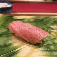 江戸富士 - 塩釜産 大トロ：塩と檸檬でいただきます。