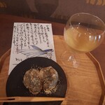 鮨 三心 - デザートのわらび餅と大将地元の赤酒(熊本):信玄餅を上回る餅のとろっとろ感！きな粉の甘みも相まって◎