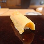 鮨 三心 - 玉子焼き:甘い玉子と粗塩の競演が面白い