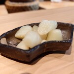 鮨 三心 - ガリ:さっぱり柔らかめで爽やかにリセット