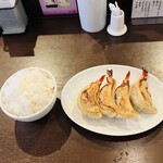 ヤマタニ餃子店 - まるごと海老餃子 と ご飯