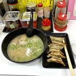 長浜ラーメン力 - 木曜日はギョーザの日@220（祝日除く）