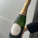 オザミトーキョー - 個室担当のスタッフさんが
      “ちょうどフェア中でローラン・ペリエを特別価格でご提供しております“と
      オススメくださったので、
      せっかくですからシャンパンをいただくことに。