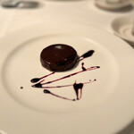 オザミトーキョー - ◯DESSERT／グランデセール
      …ヴァローナとエスプレッソのムースショコラ　ソースポルト
      （だったかな？σ(^_^;))