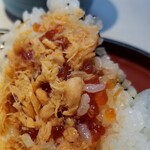 おにぎりぼんご - 鮭すじこ・中。