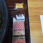 白河手打らーめん　うさぎ - マヨネーズとカラシの小袋が添えられてます！