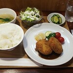 キッチン ブルー グローブ - 里芋と牛挽肉クロッケット　クミン香る特製ソース