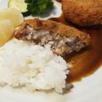 キッチン ブルー グローブ - 里芋と牛挽肉クロッケットの断面