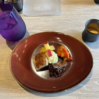 スミレオオサカ - 