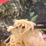 家系総本山 吉村家 - 麺