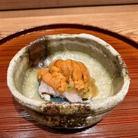 京味 もと井 - 鱧の炙りと雲丹　パッションフルーツのジュレ