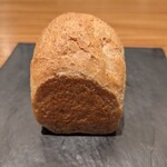 真白 - 焼き立てアッツアツ　ライ麦の自家製パン