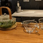 真白 - レモンバームと３種類のフレッシュミントのハーブティー