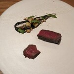 真白 - 但馬牛　ソースは茄子で　白っぽいダイス状のものは水茄子のサラダ