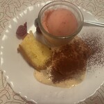 Pasta & Pizza RUMBLE - デザート盛り合わせ：いちごアイス、シフォンケーキ、ティラミス