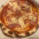 Pasta & Pizza RUMBLE - ソーセージと玉ネギのピザ