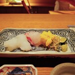 日本料理FUJI - ◯ハタとアオリイカのお造り 胡瓜の花を添えて