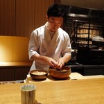 日本料理FUJI - 手際良く蕨餅を作り上げる藤岡大将(´∀｀)