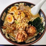 北海道らーめん みそ熊 - 揚げにんにく、揚げたまねぎを乗せて