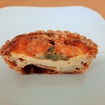 ブーランジュリー パリゴ - バター香るリッチなパイ生地になめらかなアパレイユ（卵液）、小海老の旨味にブロッコリーやチーズ？に卵が最高のハーモニー