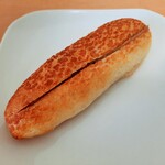 ブーランジュリー パリゴ - 表面の米粉のダッチ生地が独特の香ばしさ！フランスパンはむっちりヒキと弾力が魅力的、栗クリームのフランスパン313円