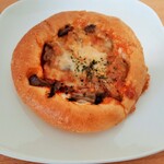 ふんわりフォカッチャ生地の上に、豪華な具とソースがお料理みたい♪きのこのフォカッチャ291円