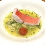 馳走西健一 - 金目鯛、春キャベツ、トマト,サフランと魚介のスープ