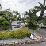 本格讃岐うどん こころ彩 - 店の外の庭園