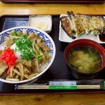 レストパークいの - 「生姜焼丼」720円（味噌汁・漬物付き）、「焼き餃子（5個）」300円