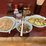 園春 - チャーハンとニラタマ