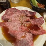 炭火焼肉 肉人 - 美味しい　タンも2回　後半になると売り切れるので1回転目がベスト