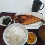 四日市ヒモノ食堂 - 合計800円税込み