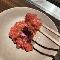 焼肉うしごろ 銀座並木通り店 - 富山産白海老の和牛ユッケ