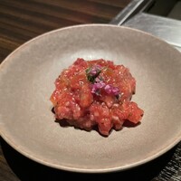 焼肉うしごろ 銀座並木通り店 - 富山産白海老の和牛ユッケ