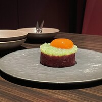 焼肉うしごろ 銀座並木通り店 - 富山産白海老の和牛ユッケ