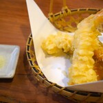 そば処 あがれ家 - 天ぷらは日替わり、この日は海老本と南瓜